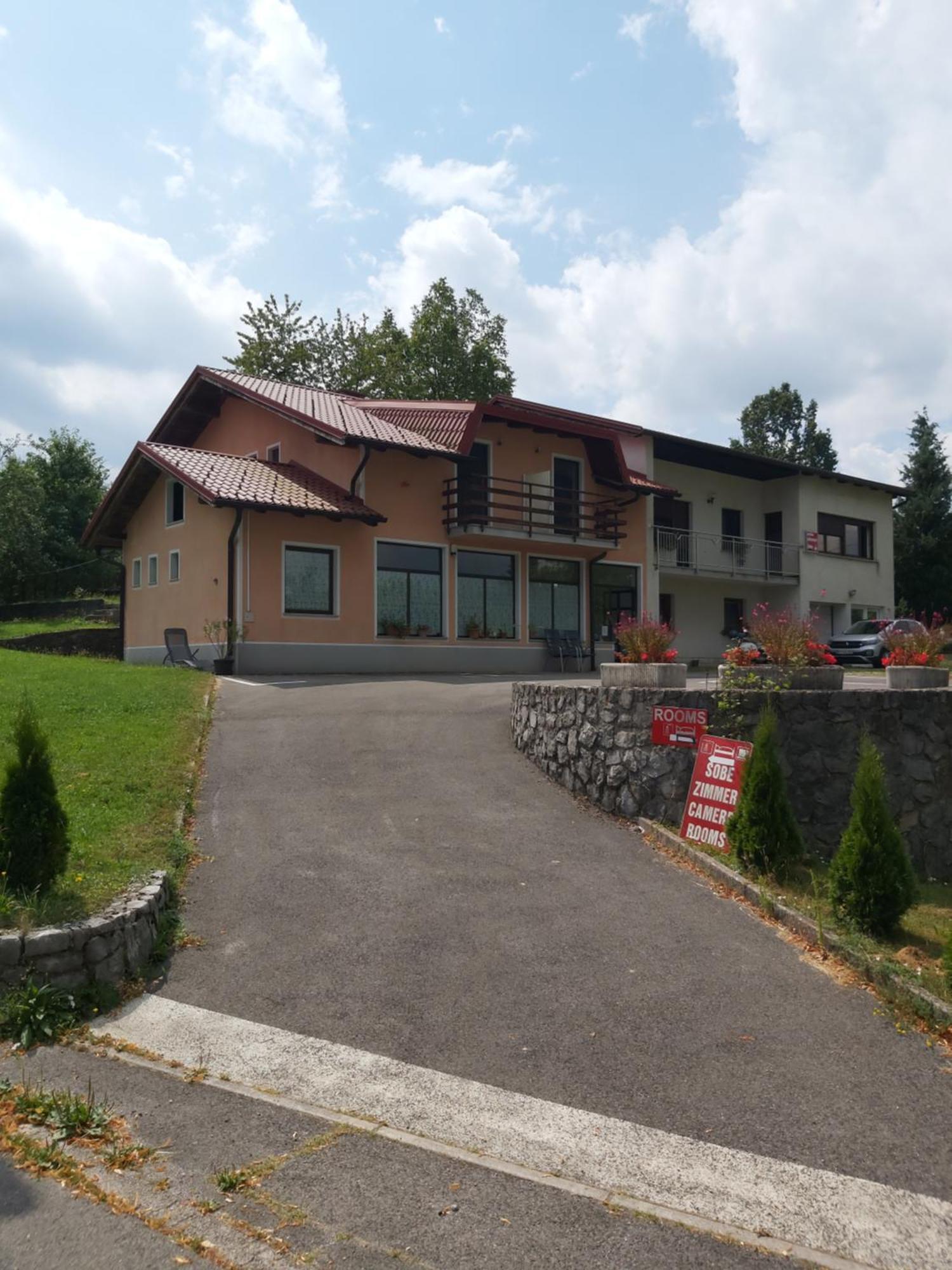 Rooms Zagon Постойна Екстер'єр фото