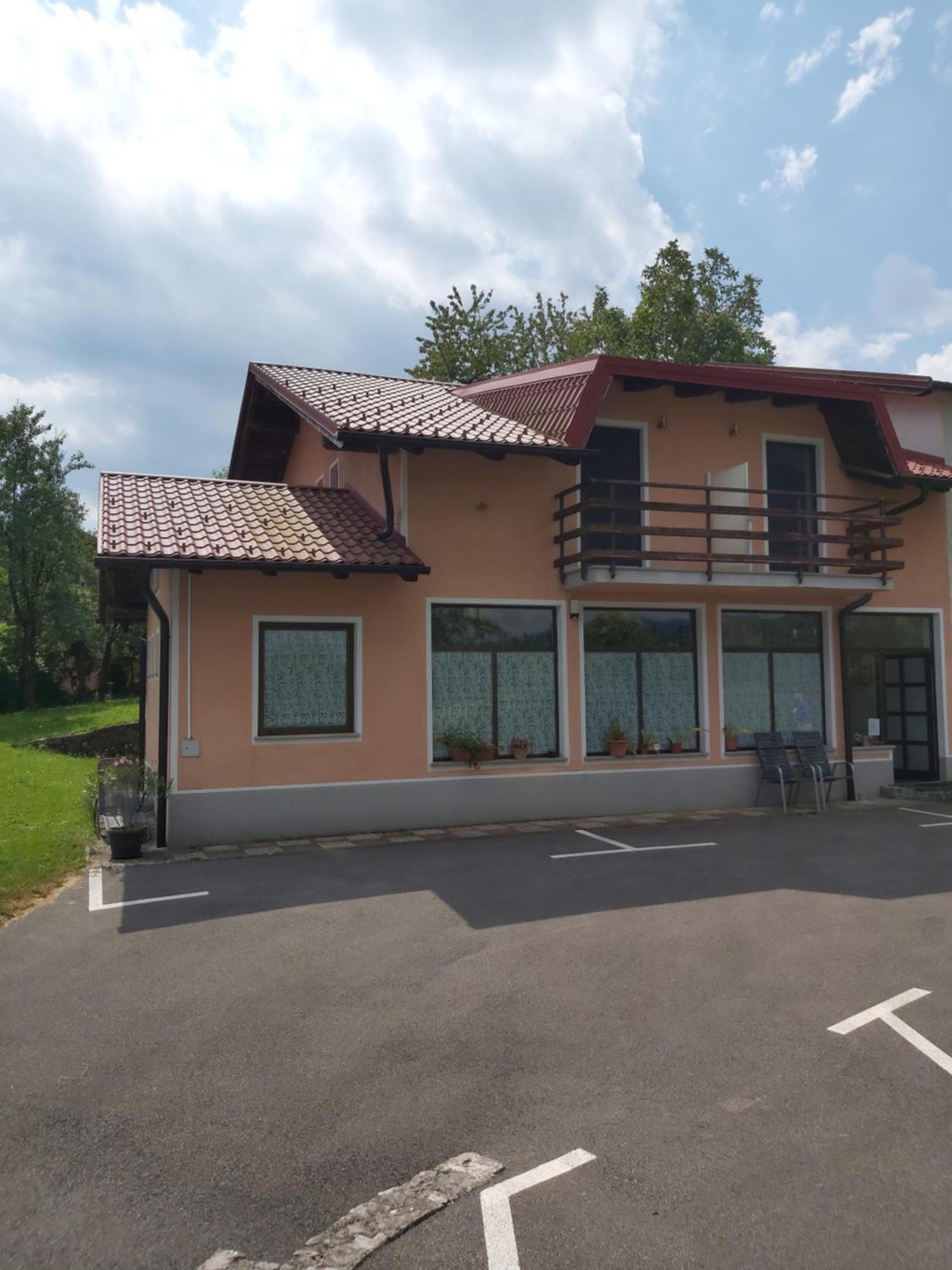 Rooms Zagon Постойна Екстер'єр фото
