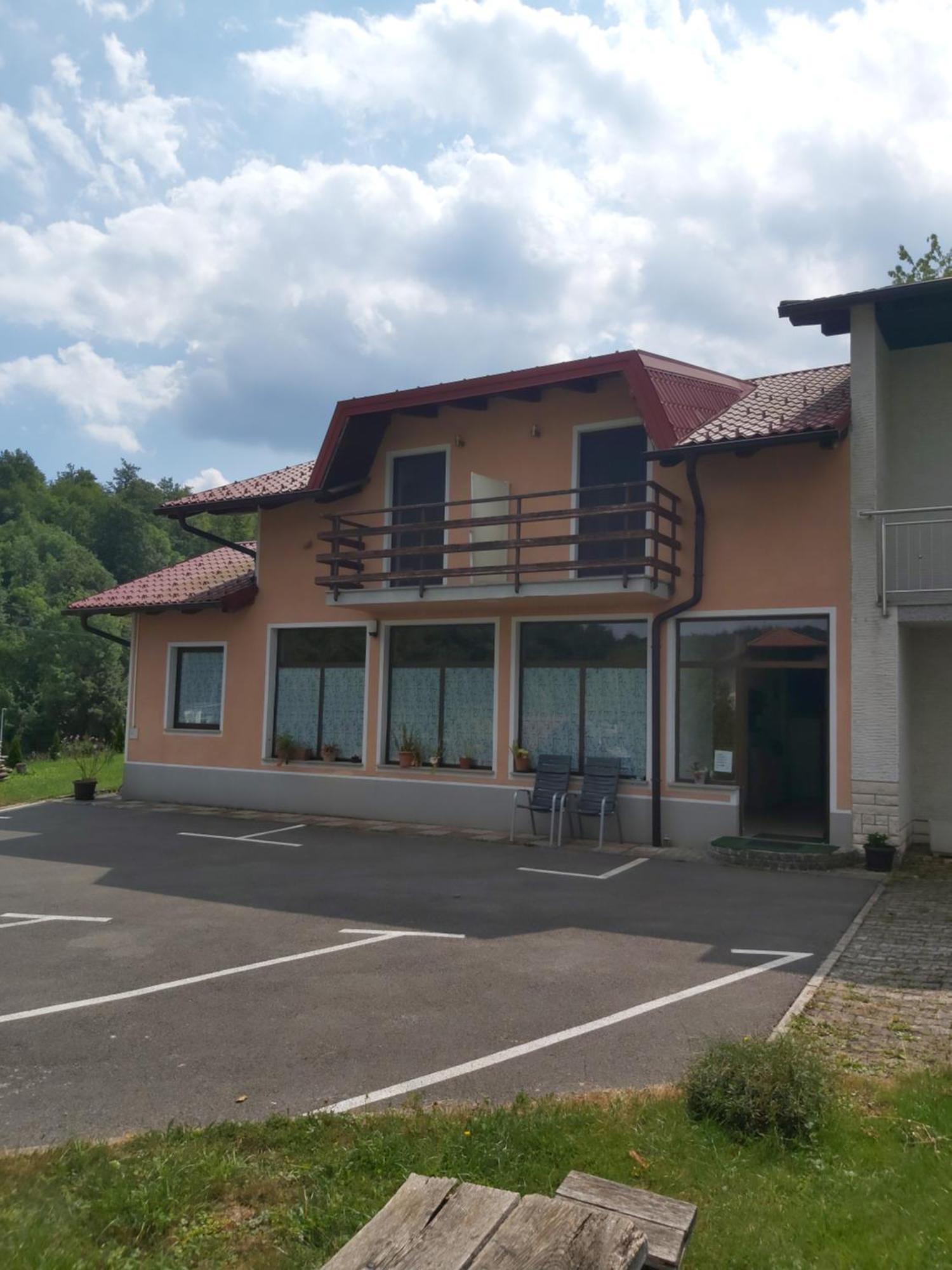 Rooms Zagon Постойна Екстер'єр фото